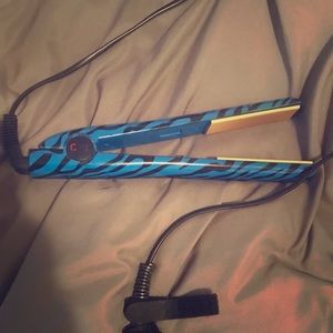 Used Chi hair straightener- blue zebra